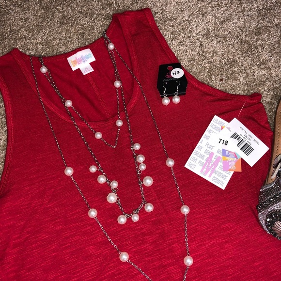 ❌SOLD❌ LuLaRoe Tank M - Picture 2 of 3